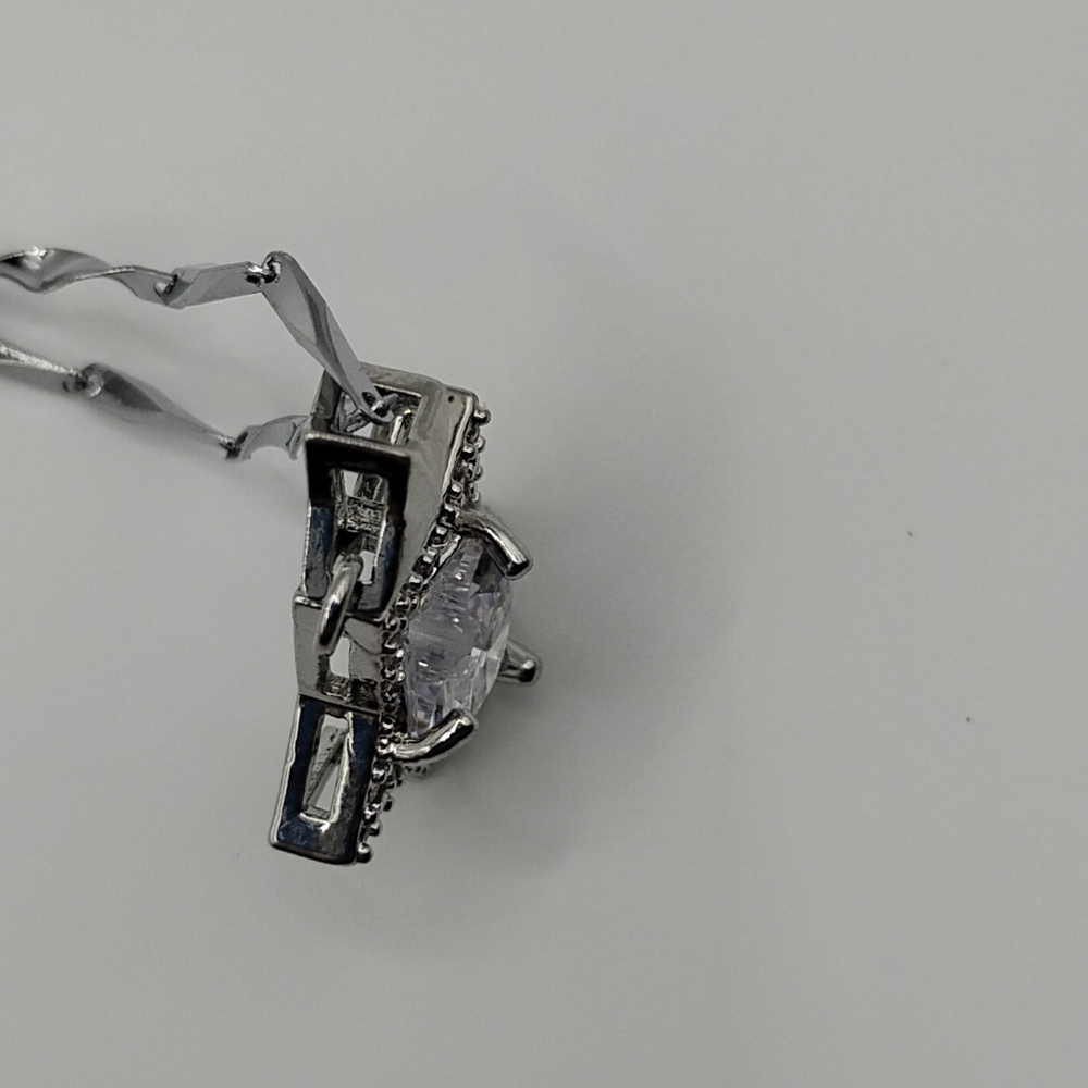 Elegant Silver Star Pendant Necklace - Picture 7 of 7